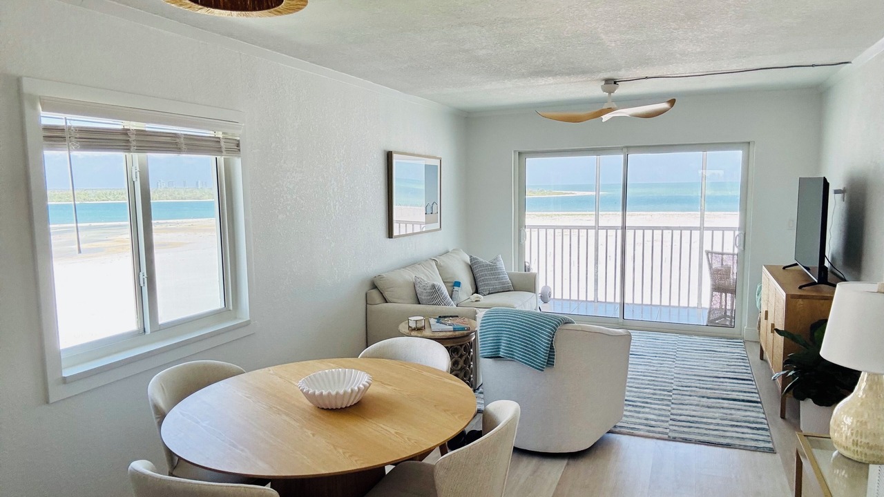 Photo of Livingroom in Laguna Shores