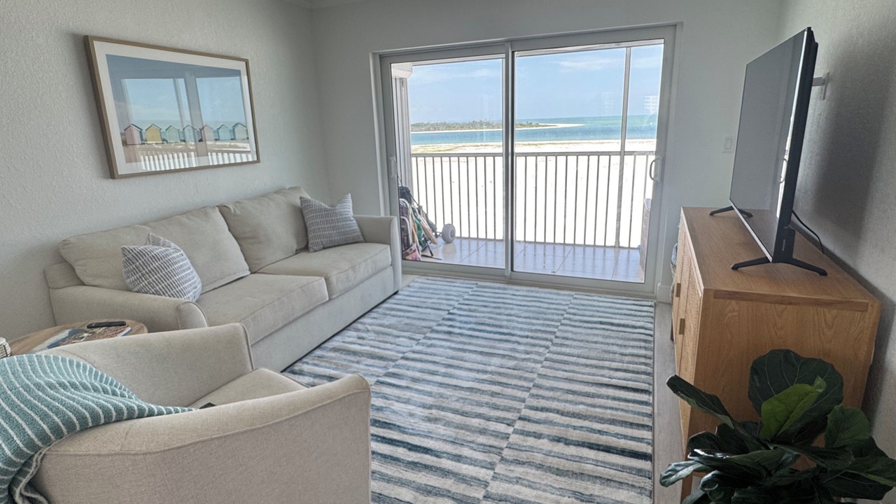 Photo of Livingroom in Laguna Shores