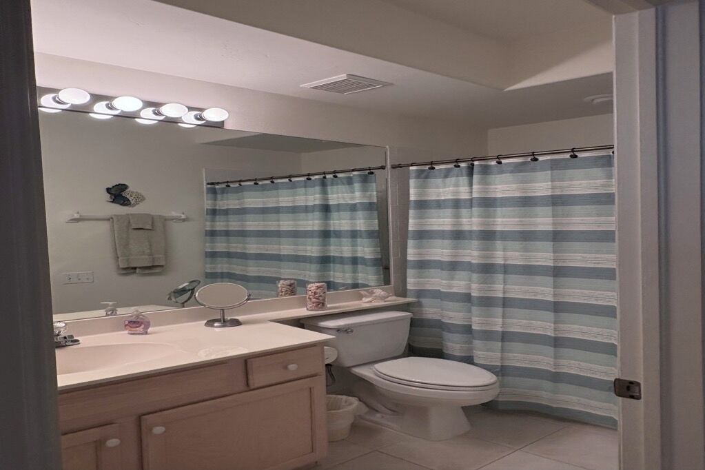 Photo of Bathroom in Tropical Cove