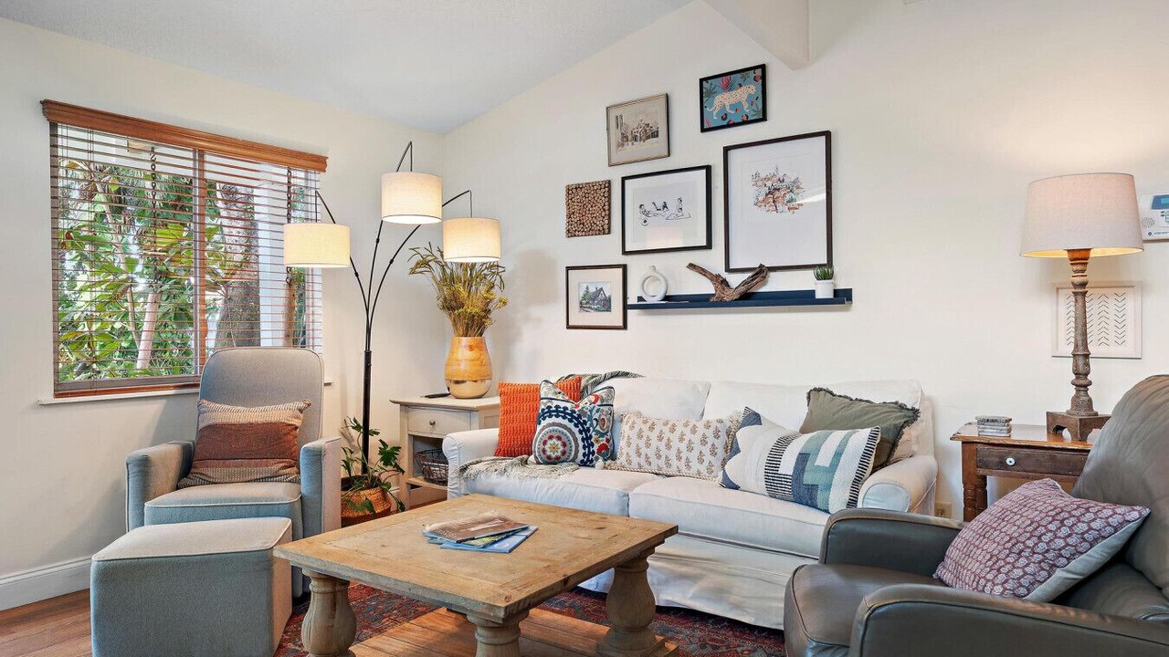 Photo of Livingroom in Yacht Club Estates