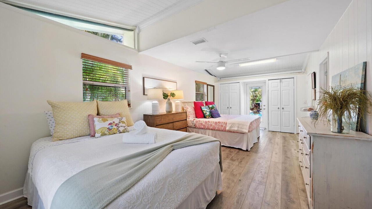 Photo of Bedroom in Yacht Club Estates