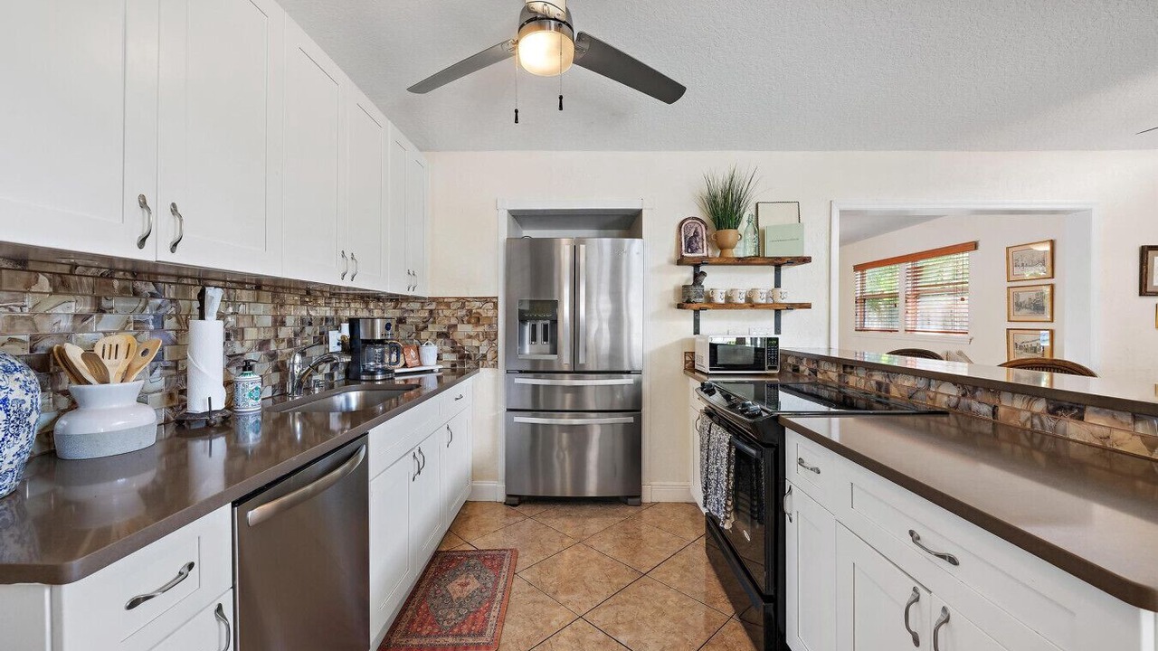 Photo of Kitchen in Yacht Club Estates
