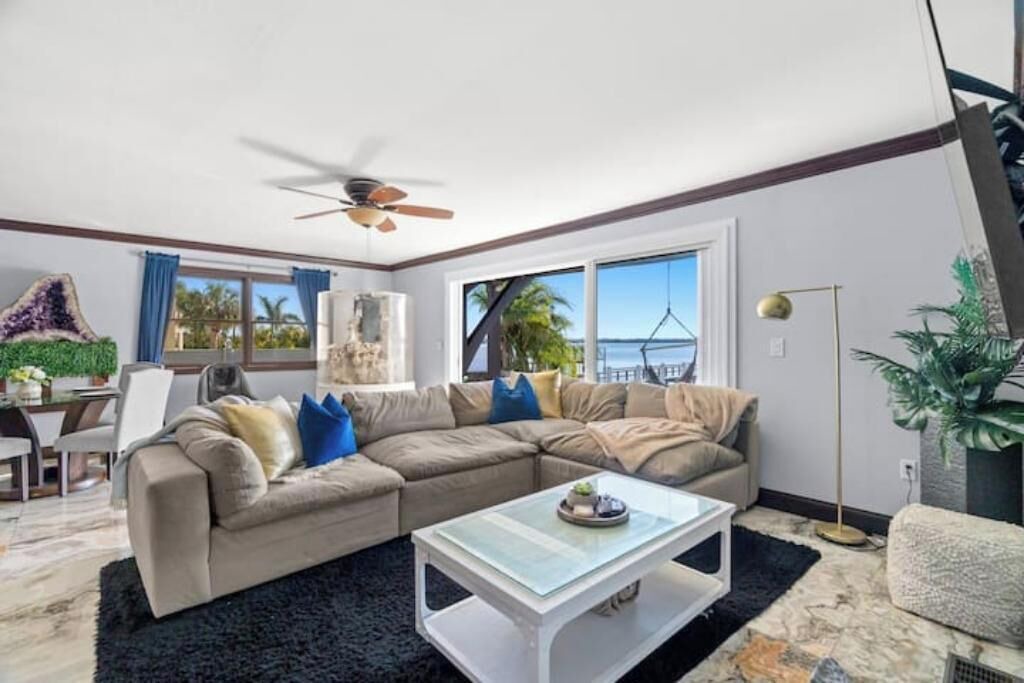 Photo of Livingroom in Riviera Bay