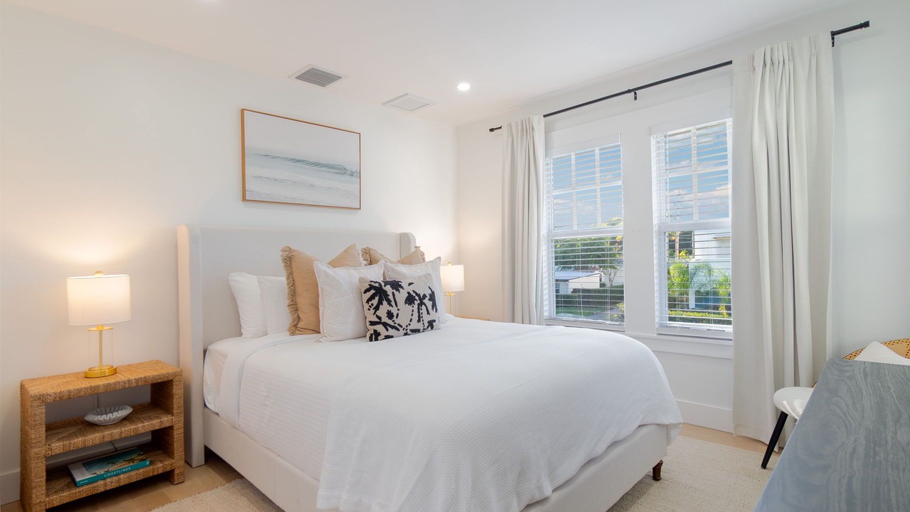 Photo of Bedroom in Old Northwood Historic District