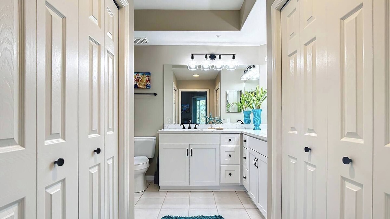 Photo of Bathroom in Tropical Cove