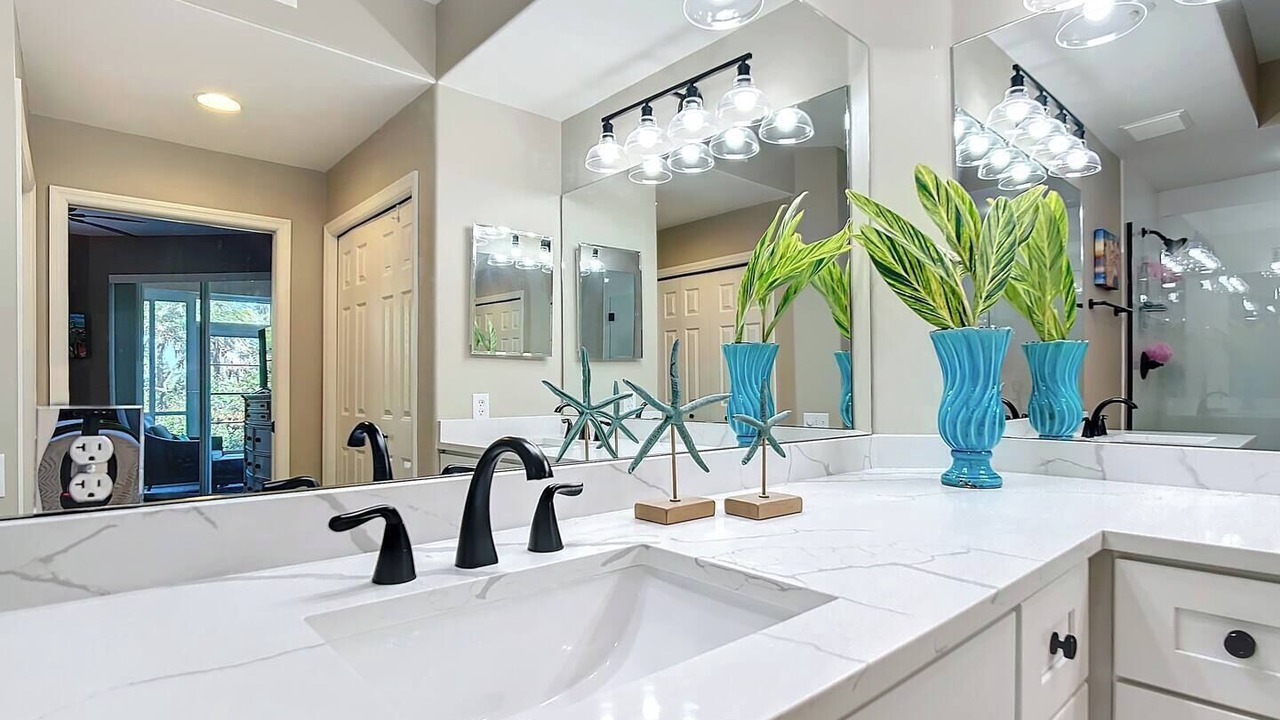 Photo of Bathroom in Tropical Cove