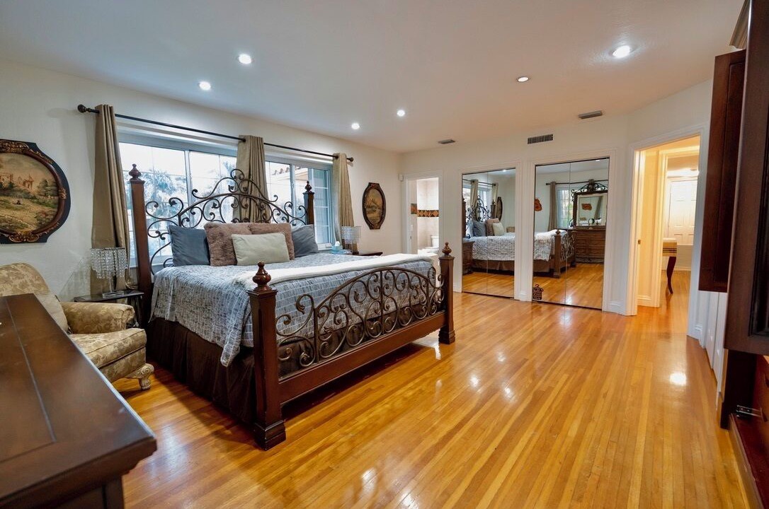 Photo of Bedroom in Northeast Coconut Grove