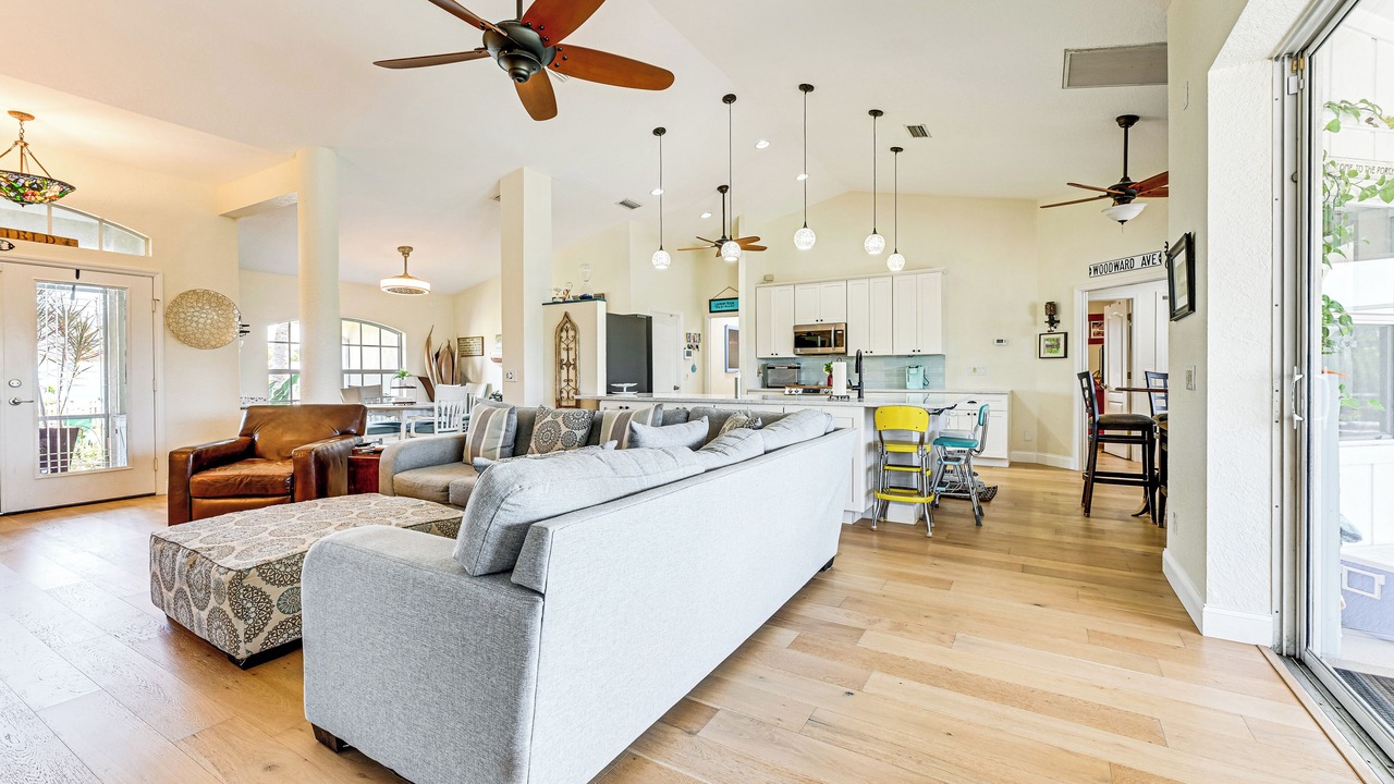 Photo of Livingroom in South Gulf Cove