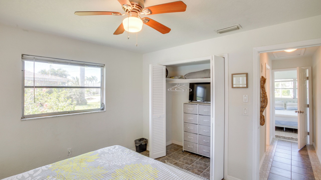 Photo of Bedroom in Yacht Club