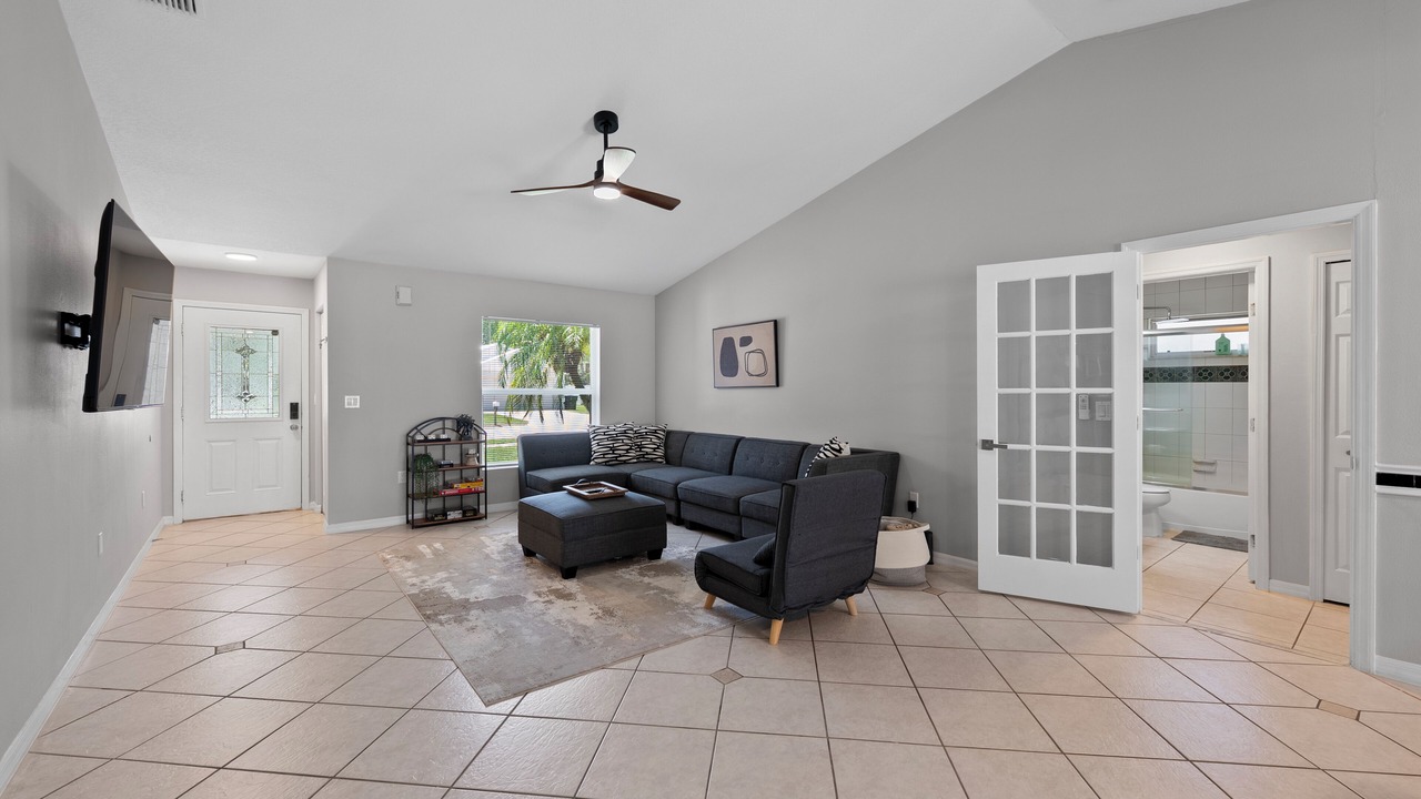 Photo of Livingroom in Lake Sarasota