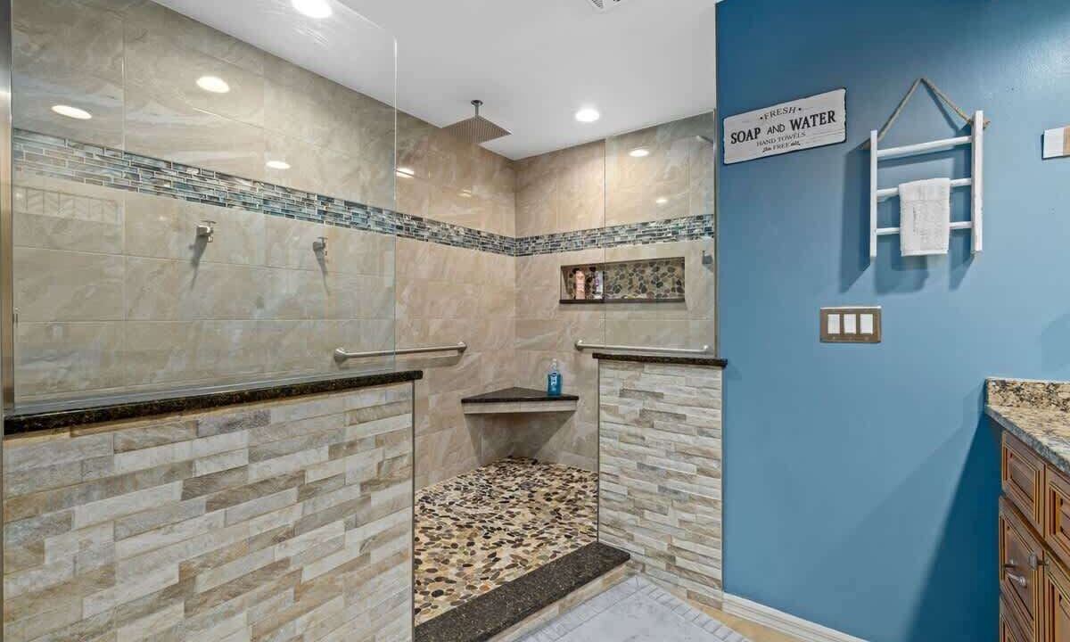Photo of Bathroom in Plantation