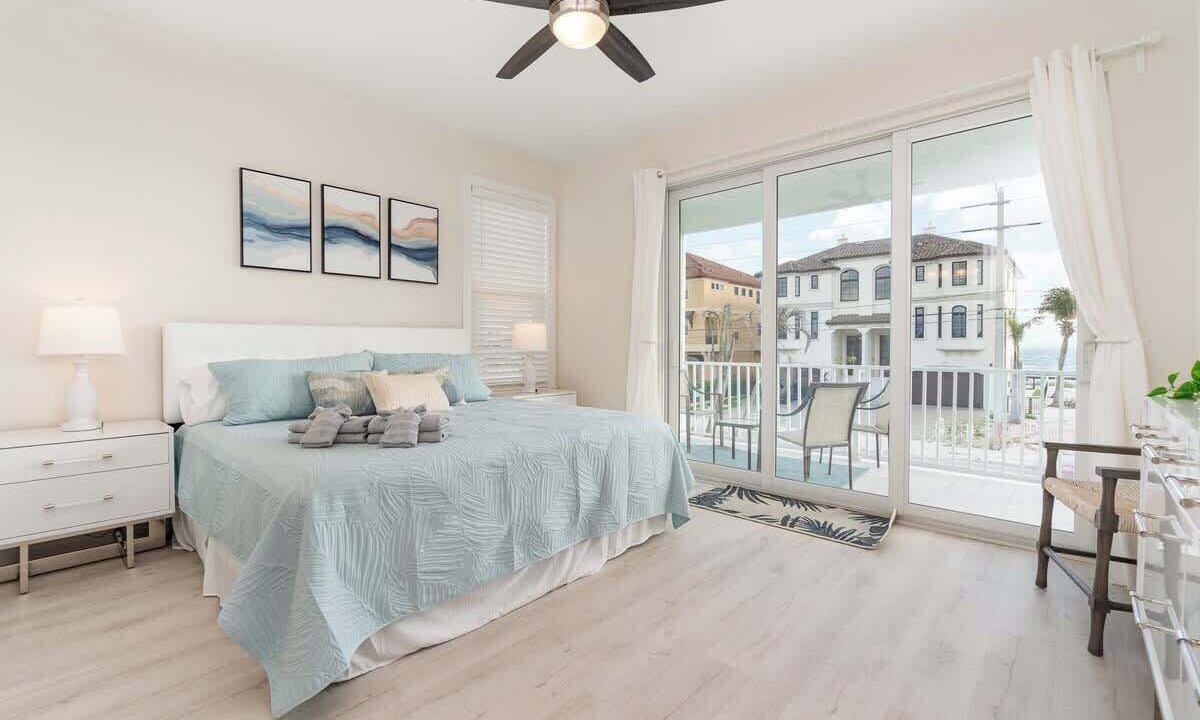 Photo of Bedroom in Mid Island