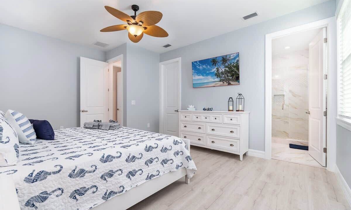 Photo of Bedroom in Mid Island