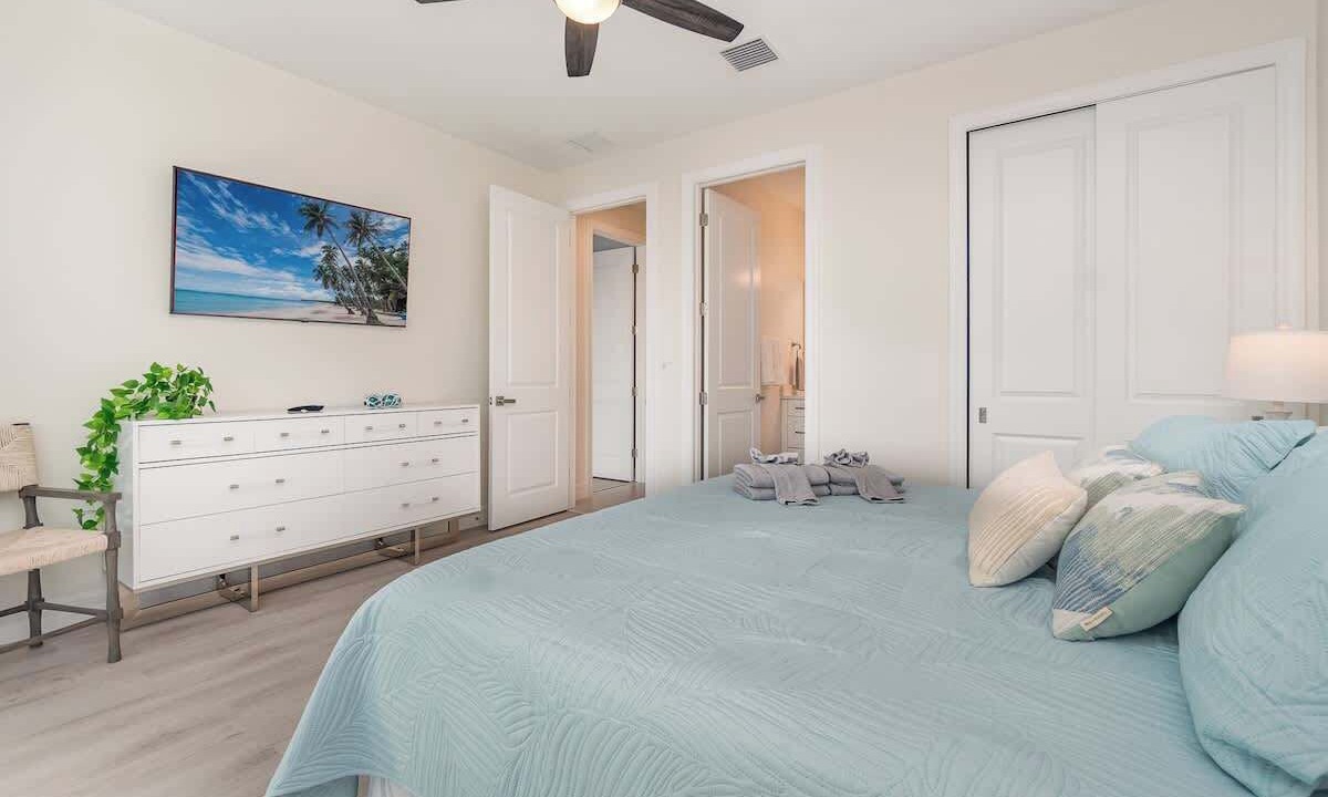 Photo of Bedroom in Mid Island