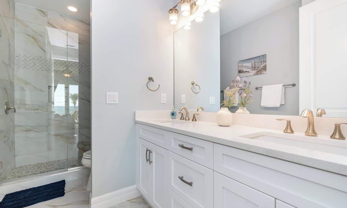 Photo of Bathroom in Mid Island