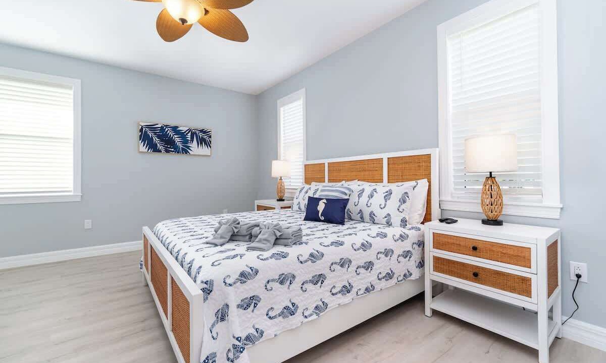 Photo of Bedroom in Mid Island
