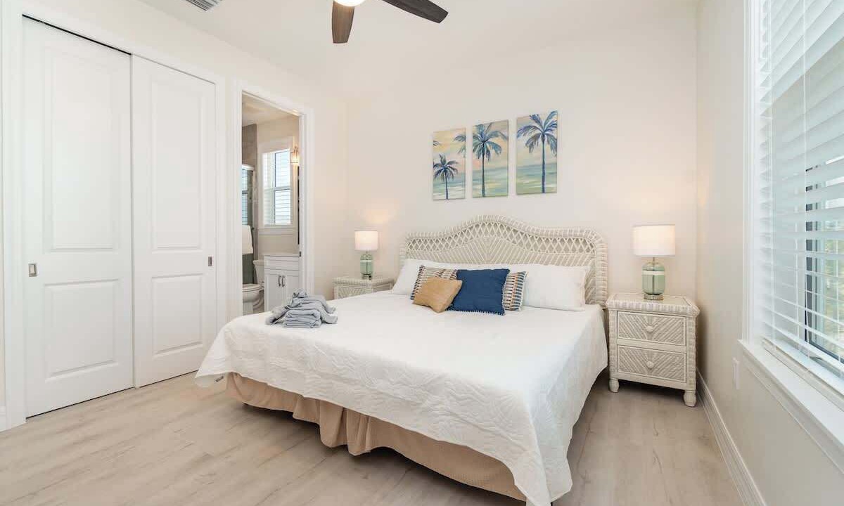 Photo of Bedroom in Mid Island