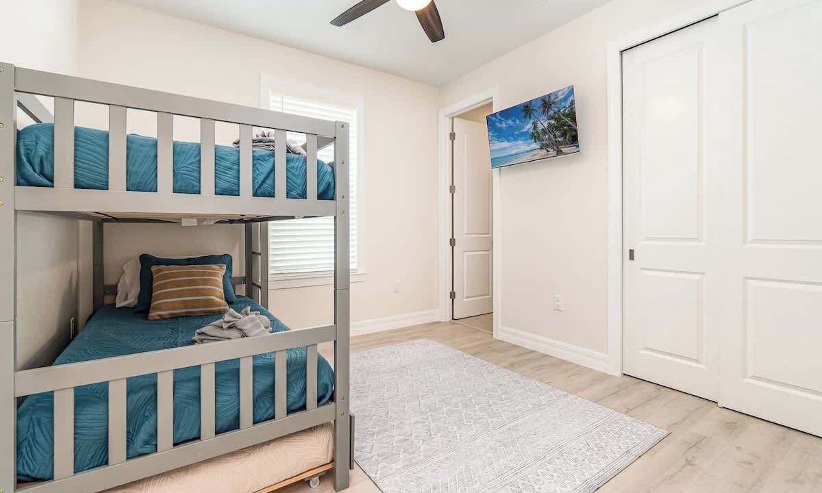 Photo of Bedroom in Mid Island