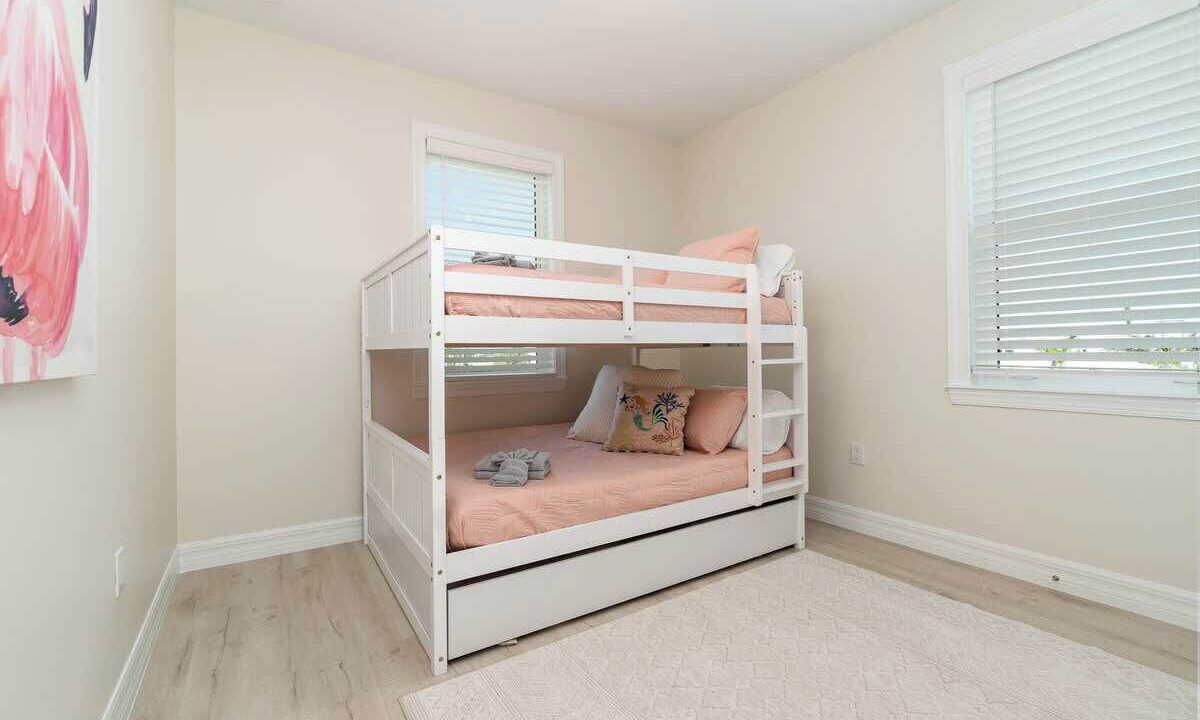 Photo of Bedroom in Mid Island