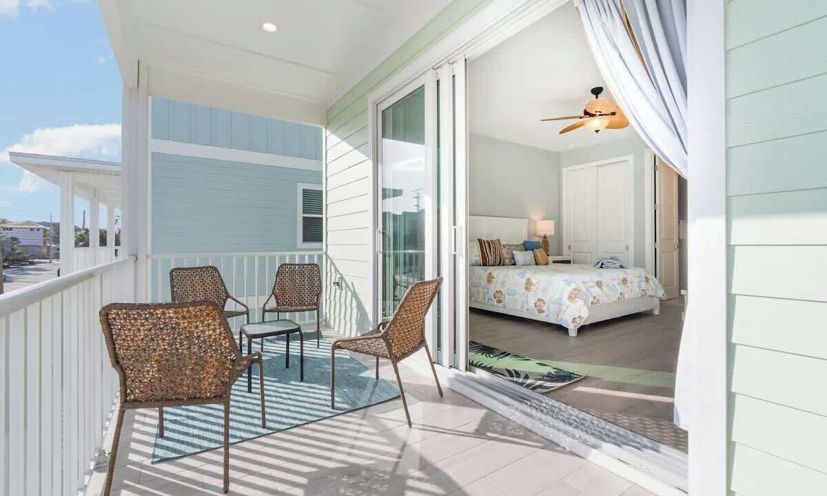 Photo of Bedroom in Mid Island