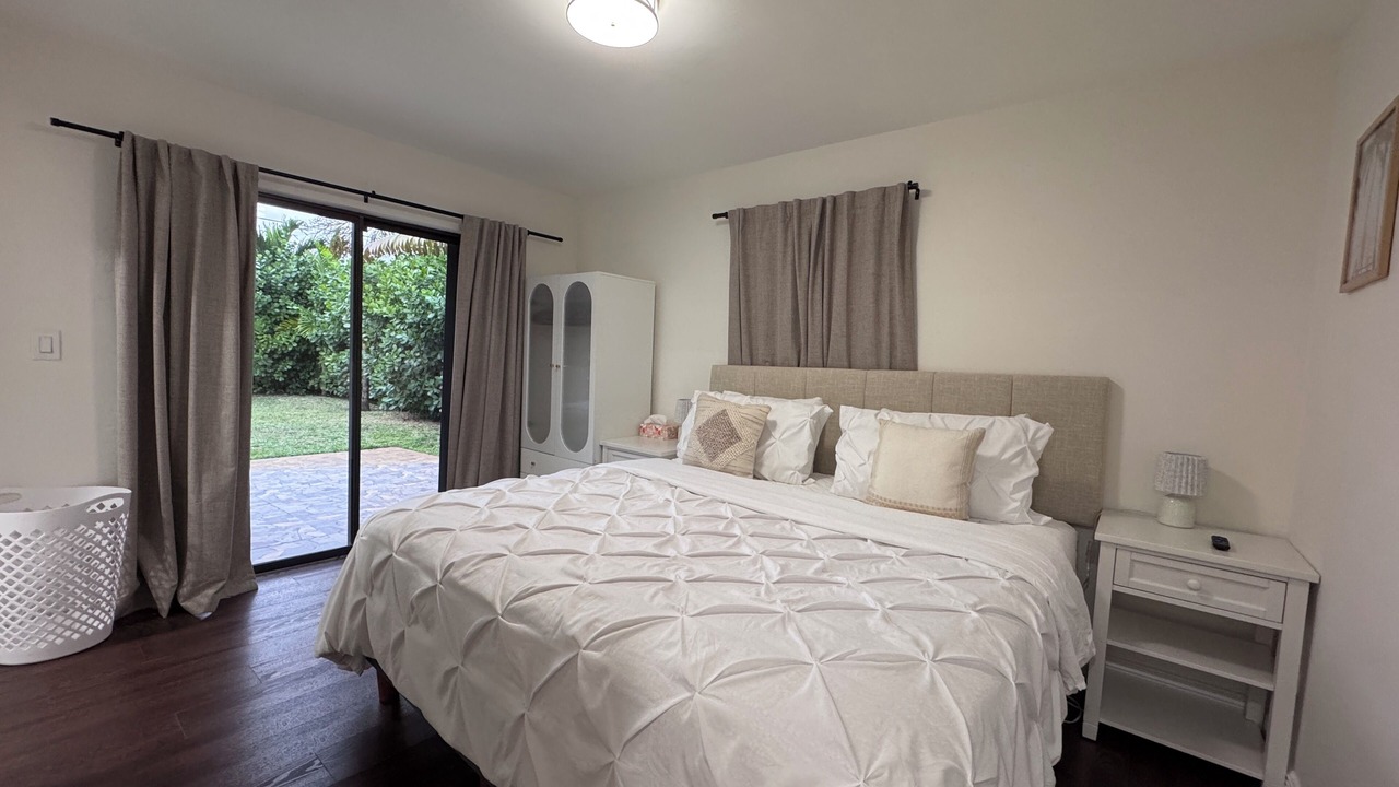 Photo of Bedroom in Oakland Park