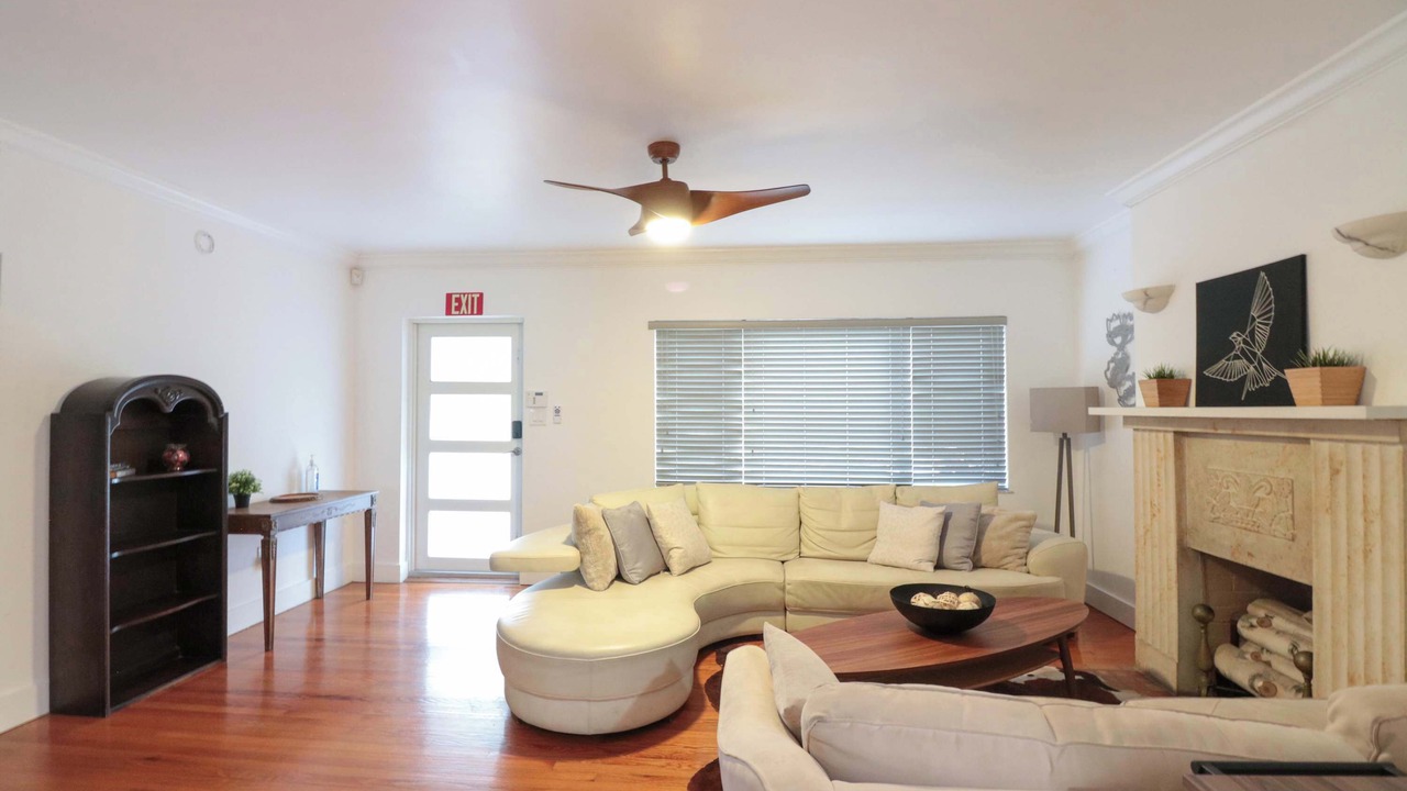 Photo of Livingroom in Northeast Miami
