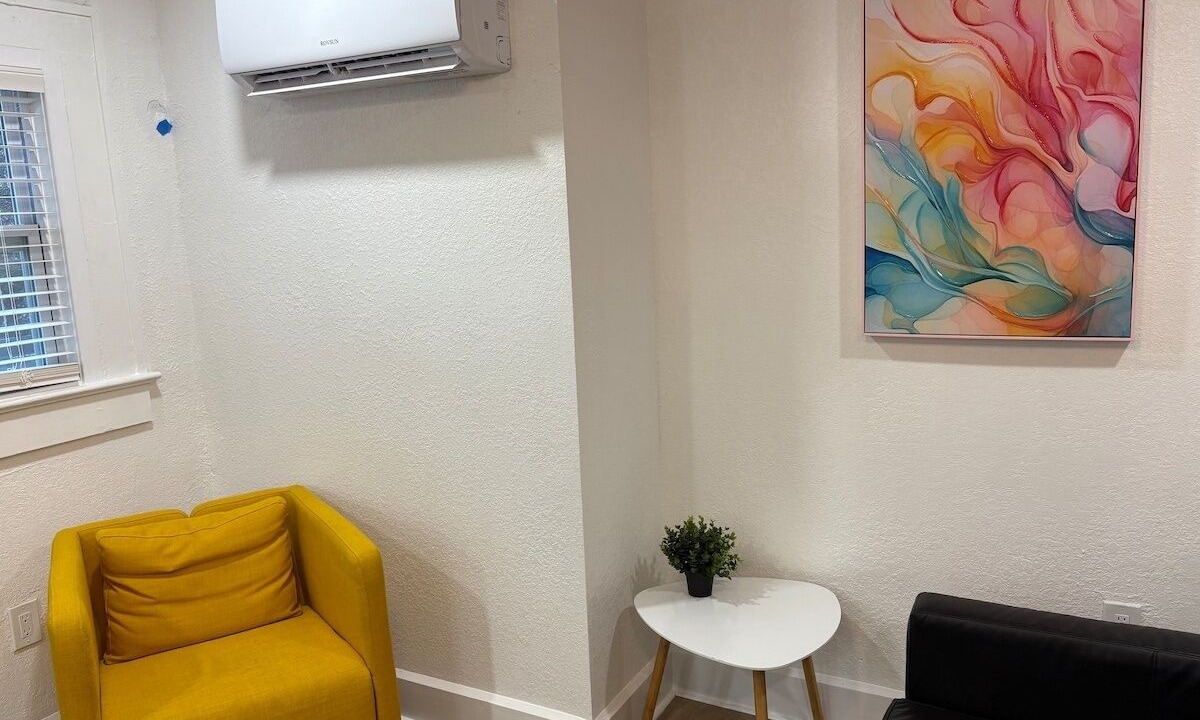 Photo of Livingroom in Historic Uptown
