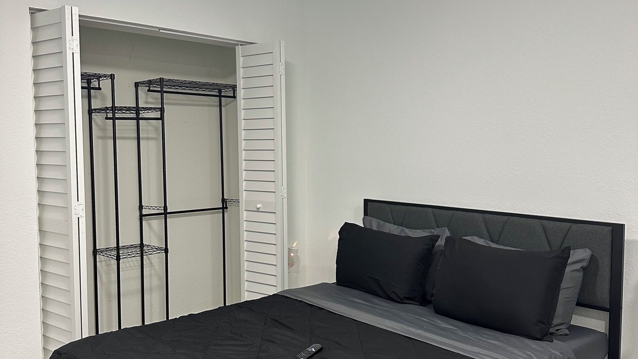 Photo of Bedroom in Lake Worth Corridor