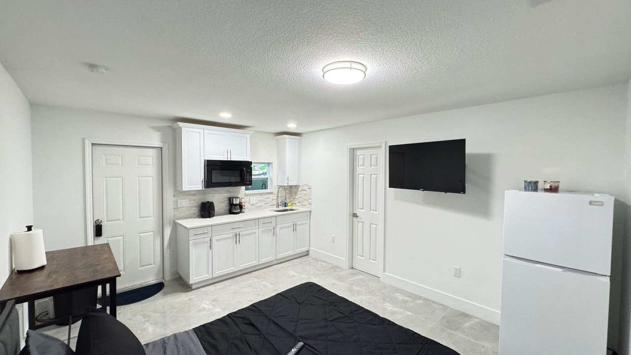 Photo of Bedroom in Lake Worth Corridor