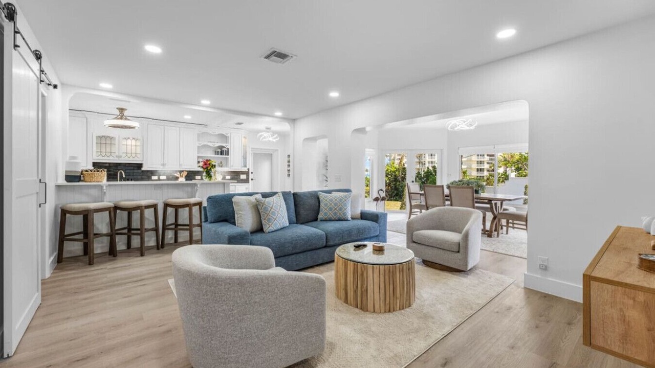 Photo of Livingroom in Juno Beach
