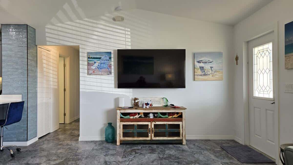 Photo of Livingroom in Laguna Shores