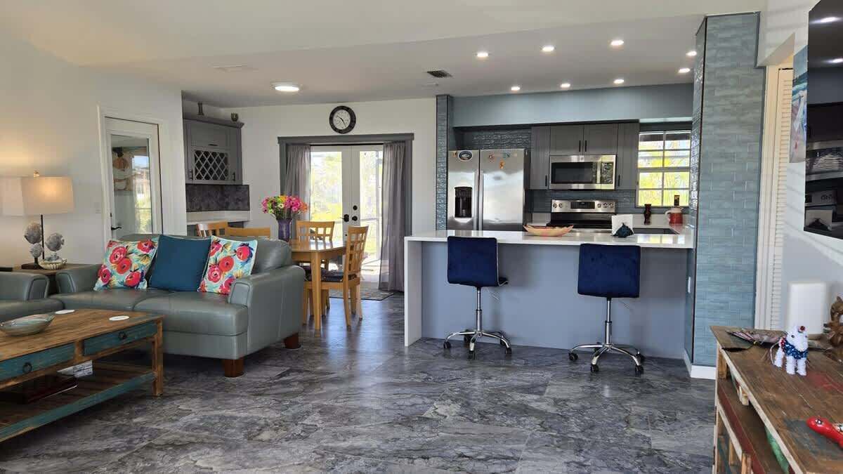 Photo of Livingroom in Laguna Shores