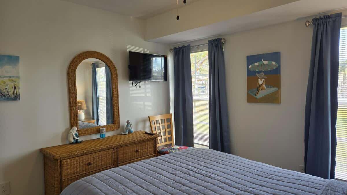 Photo of Bedroom in Laguna Shores