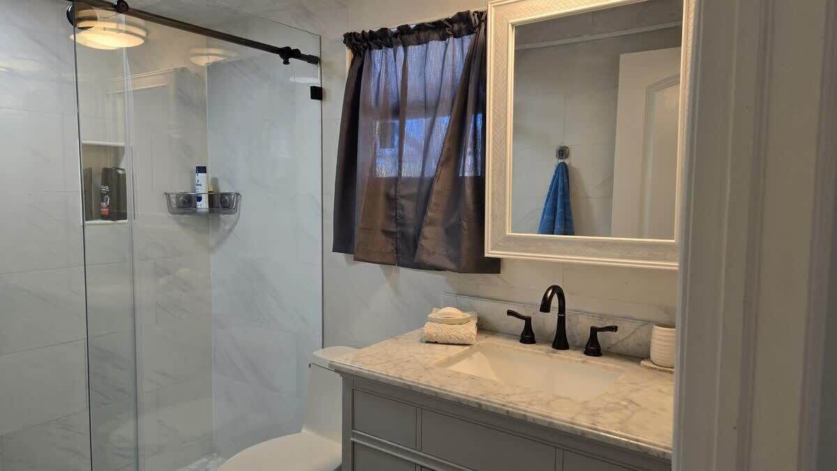 Photo of Bathroom in Laguna Shores