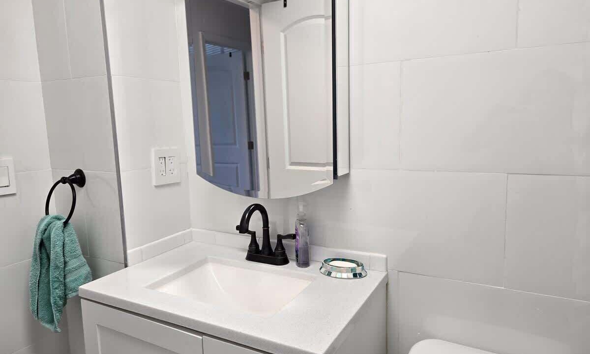 Photo of Bathroom in Laguna Shores