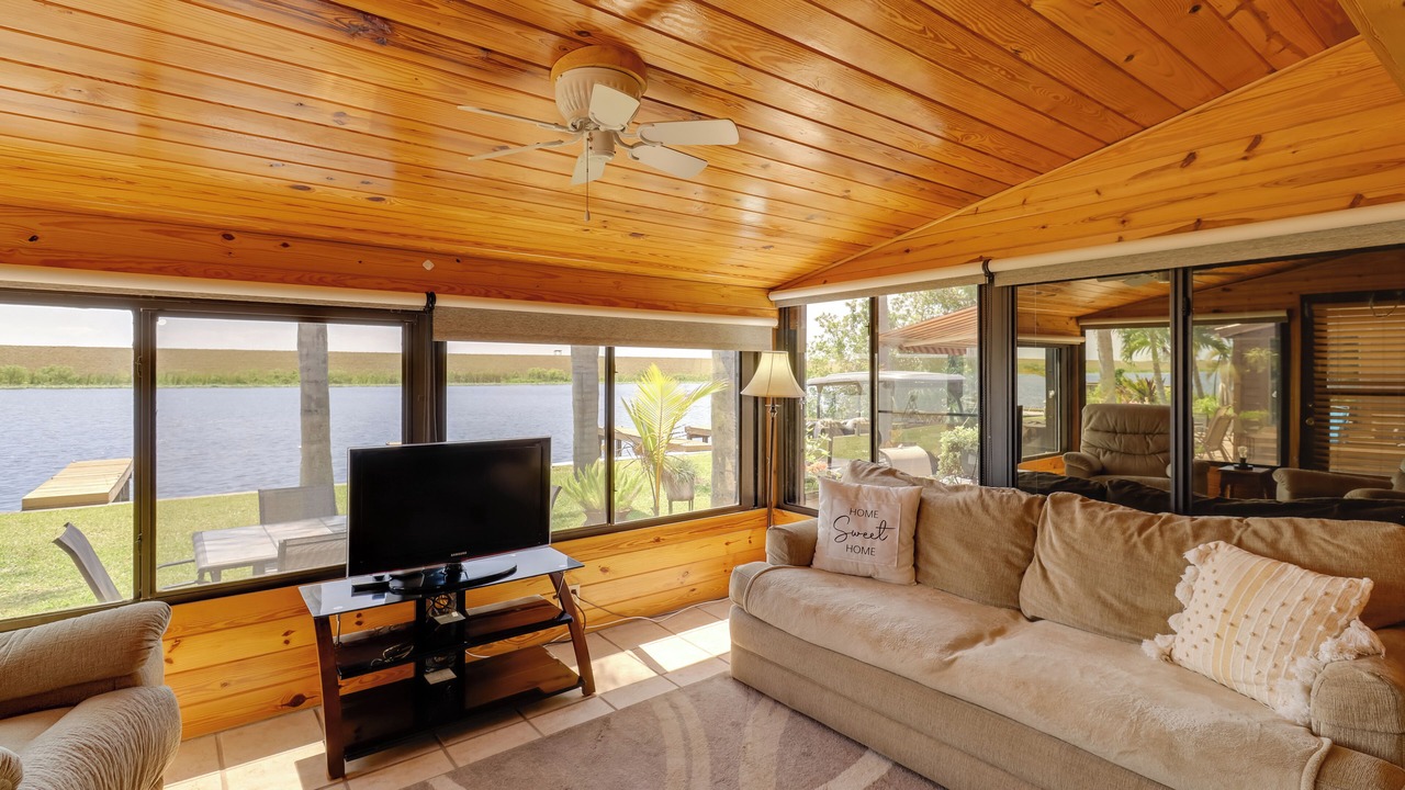 Photo of Bedroom in Okeechobee