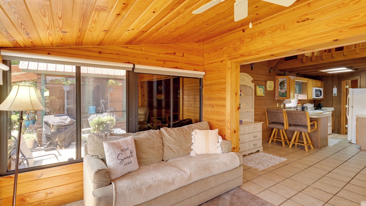 Photo of Livingroom in Okeechobee