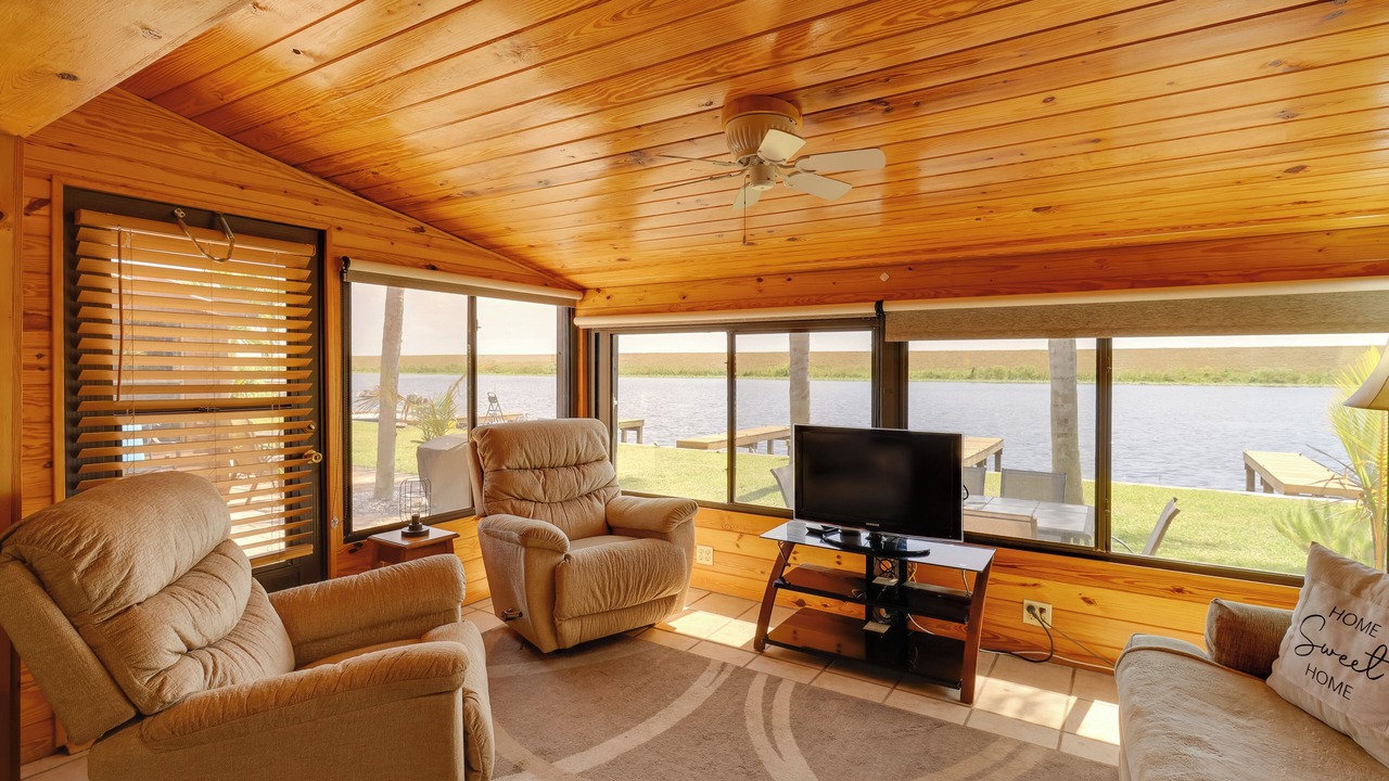 Photo of Livingroom in Okeechobee
