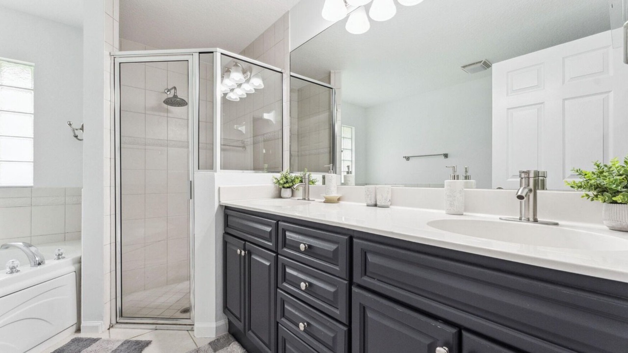Photo of Bathroom in Equestrian Walk
