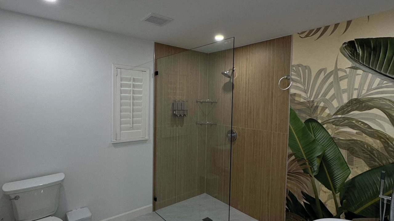 Photo of Bathroom in Caloosahatchee