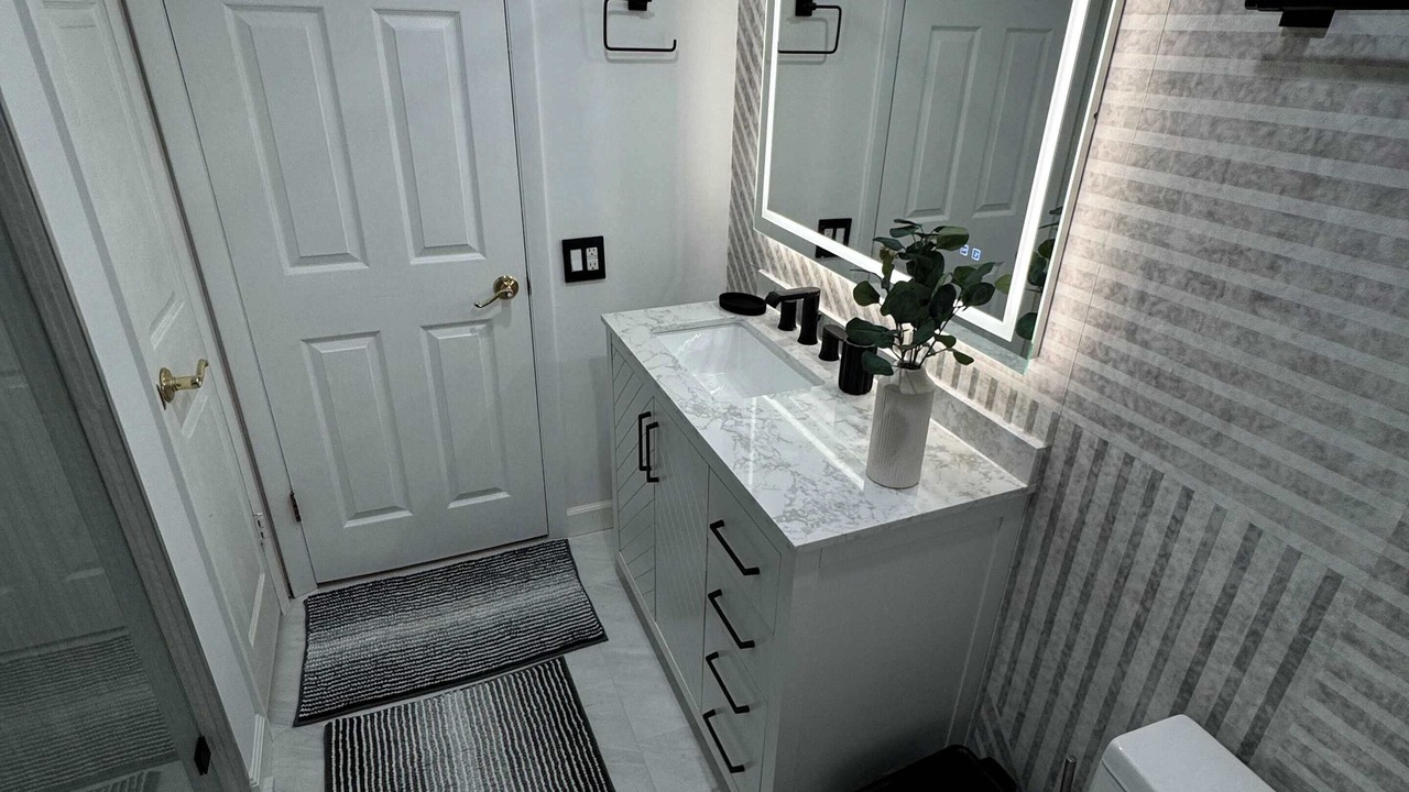Photo of Bathroom in Caloosahatchee