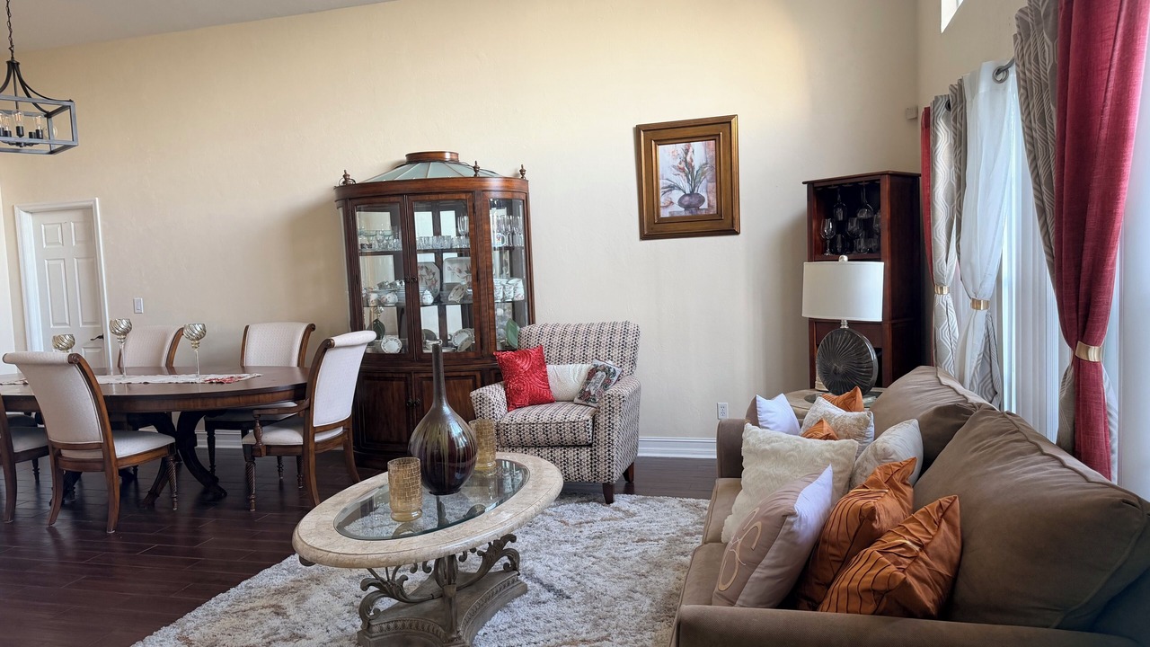 Photo of Livingroom in Golden Gate