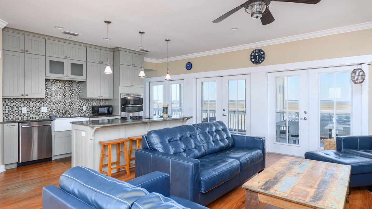 Photo of Livingroom in Oceanmarsh Subdivision