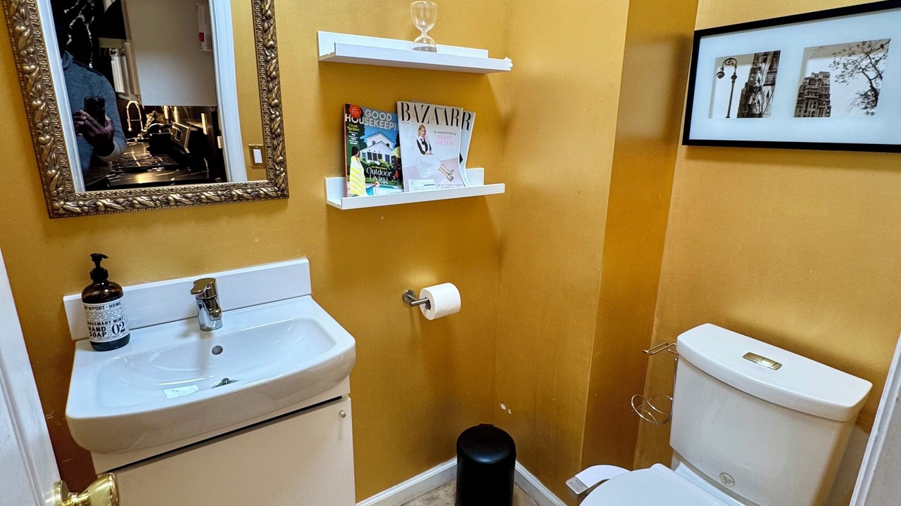 Photo of Bathroom in Mariners Harbor