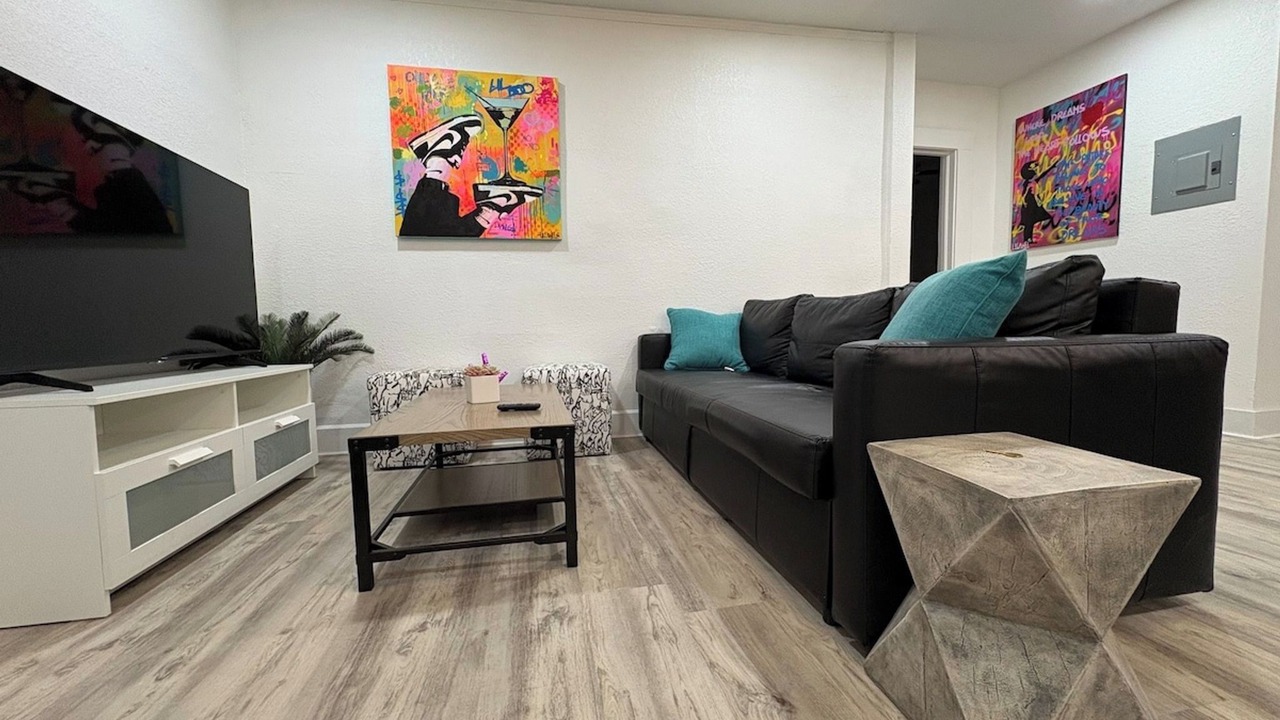 Photo of Livingroom in Historic Uptown