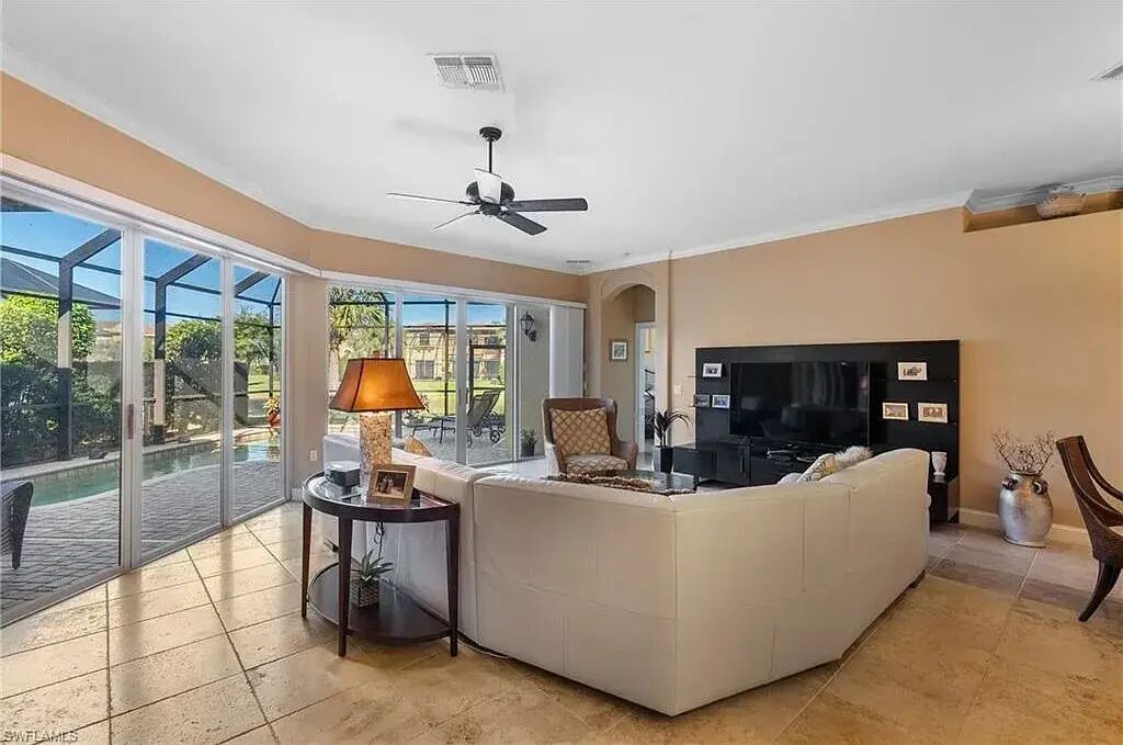 Photo of Livingroom in Estero