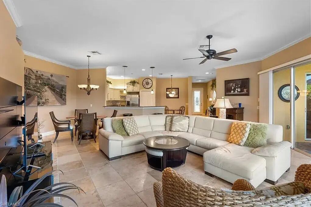 Photo of Livingroom in Estero