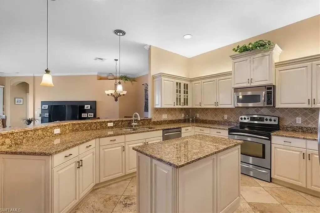 Photo of Kitchen in Estero