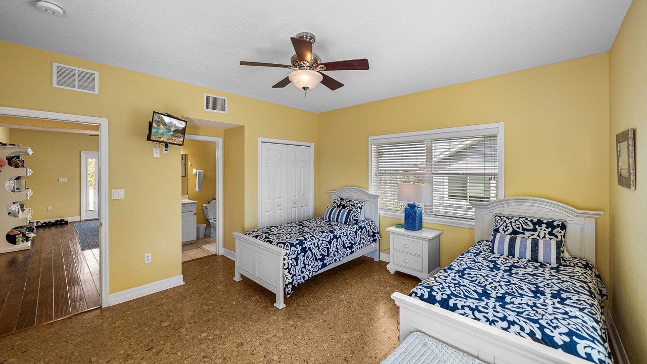 Photo of Bedroom in Golden Beach
