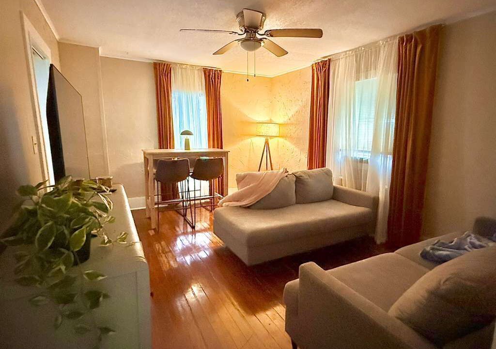 Photo of Livingroom in Historic Uptown